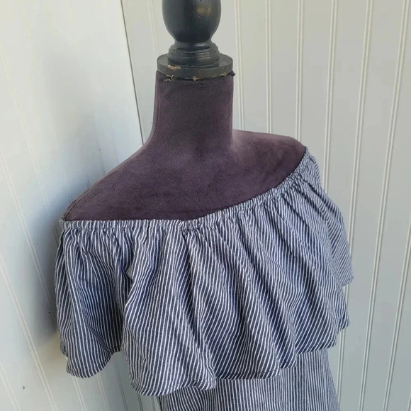 NWT Fashion Web Womens Off Shoulder Ruffle Dress Gray White Striped Sz M - Picture 10 of 11